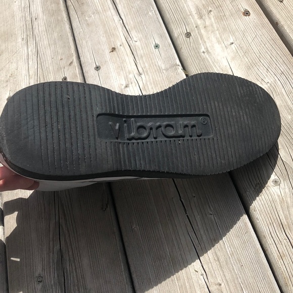 White PUMA high top sneakers w Vibram rubber soles - Picture 3 of 3